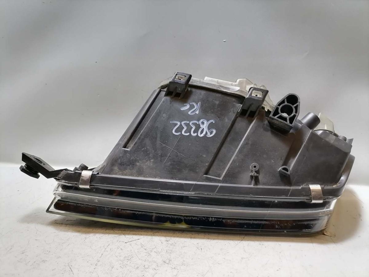 Skoda Fabia 1 6Y original Scheinwerfer vorn rechts Halogen Schwarzer Hintergrund Bj.2003